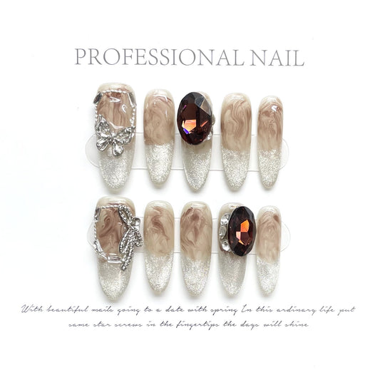 Amber Cat's Eye Press-on Nails: Warm and brilliant, fingertip charm blooms.